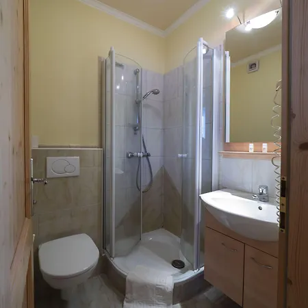 בית הארחה Narnhoferwirt 3*